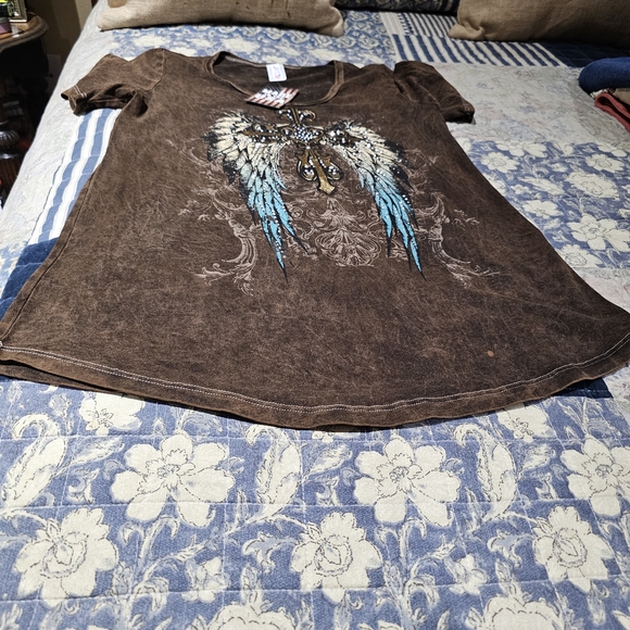 LIBERTY WEAR Women Elegant Brown Winged Graphic Tee, Size L NWT - Picture 2 of 6